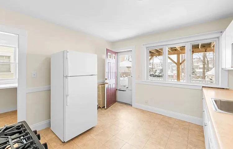 3 bed, 1365 sqft, $3,400 — Photo 3