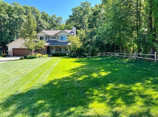 3070 Smugglers Ridge Dr, Commerce Township, MI 48390