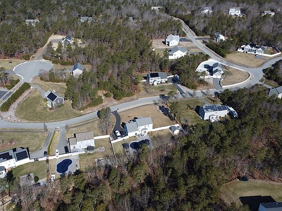 4th image of 17 Seabiscuit Dr #17