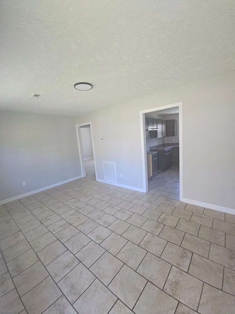 Building Photo - 916 N Monroe Ave #4