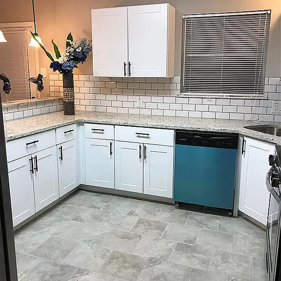 1502 Dale Pl — Photo 2