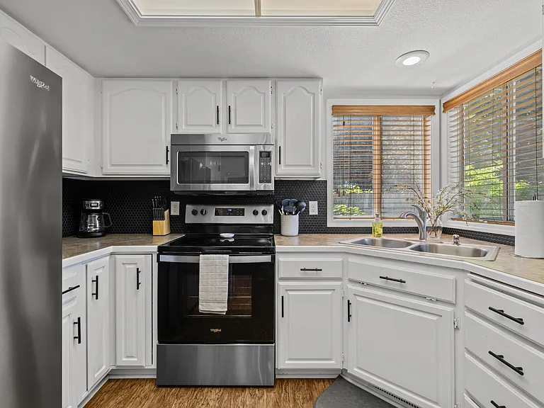 1528 E Falconrim Ct — Photo 21
