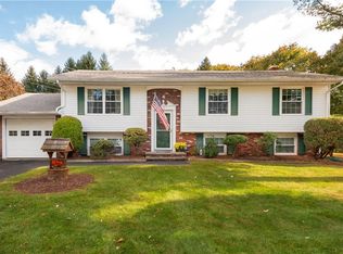 12 Lisa Ann Cir, Smithfield, RI 02828