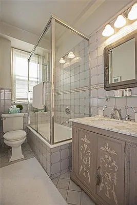 Sold by HF International Realty Ltd | media 25