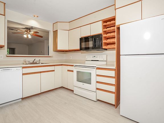 4th image of 330 Sunderland Rd Unit 22