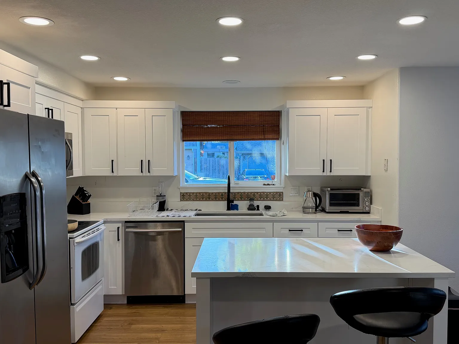4 bed, 2.5 bath, 1800 sqft, $3,295 — Photo 3