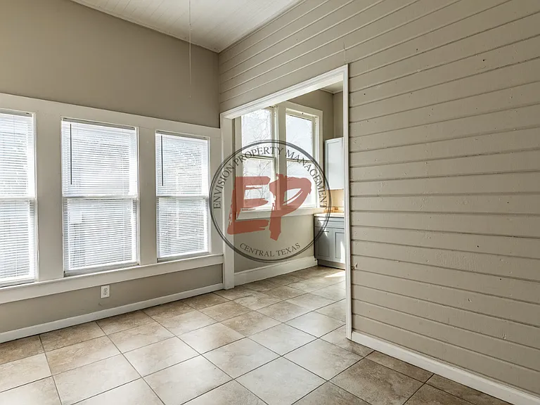2300 Washington Ave — Photo 8