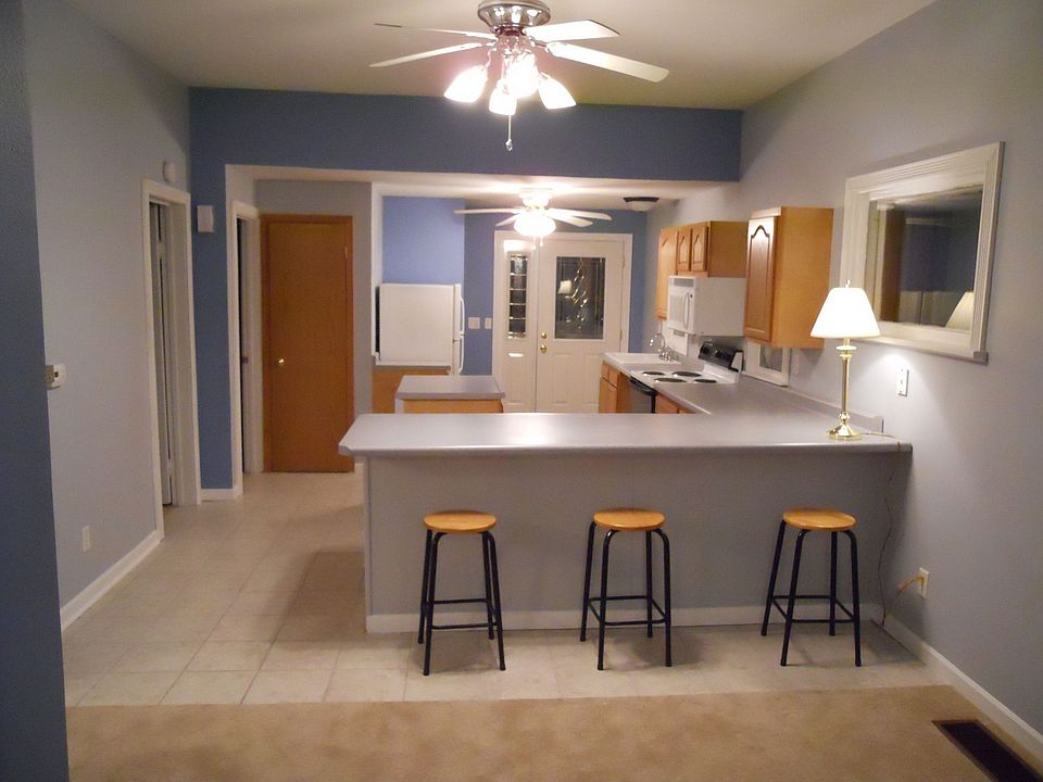 Appliances included (MW, stove, Refrigerator, W/D)