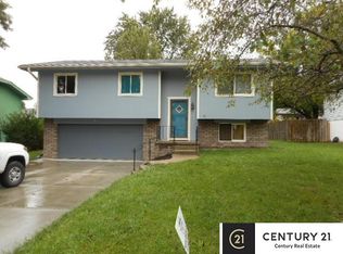 9109 Autumn Ln, La Vista, NE 68128
