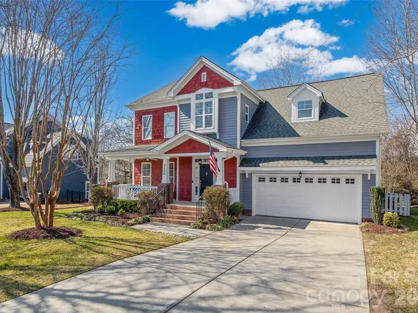 1039 Hunters Run Dr, Tega Cay, SC 29708