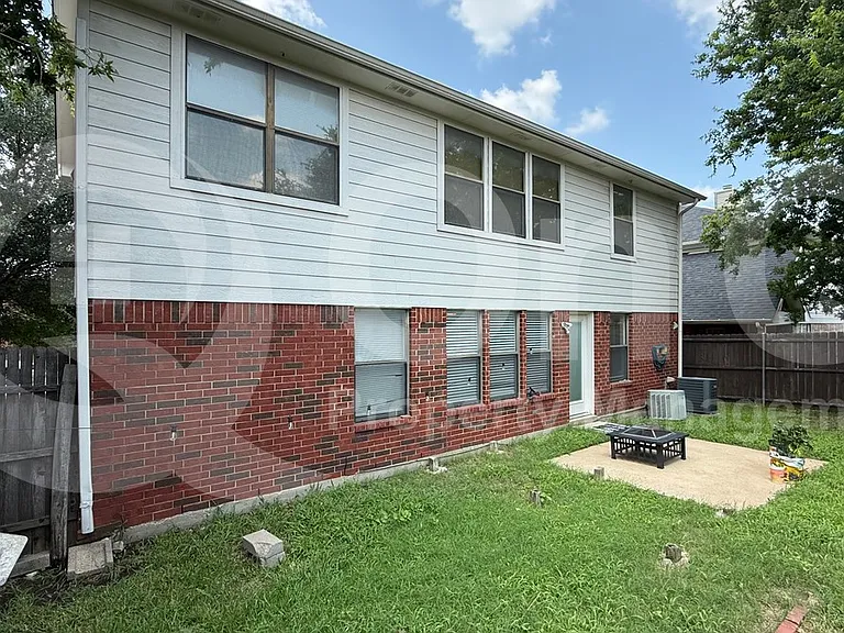 786 Pierre Ln — Photo 23