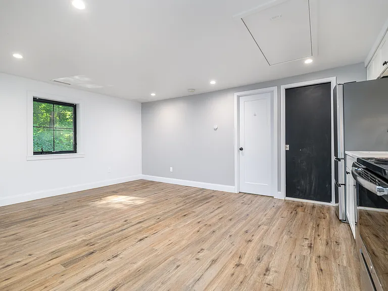 22 River Pl #B — Photo 4