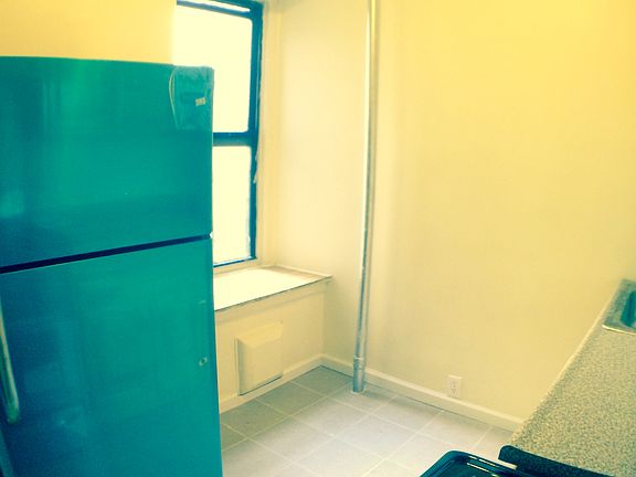4th image of 531 W 211th St APT 33B