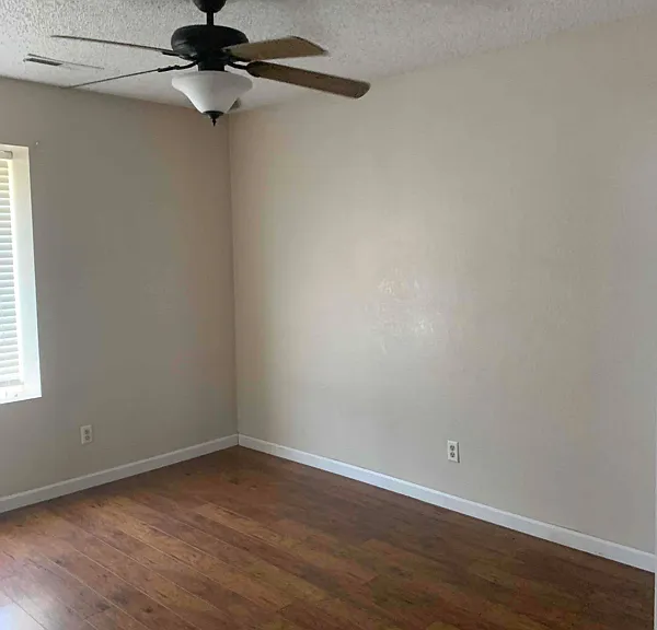 3101 Chestnut Dr — Photo 5