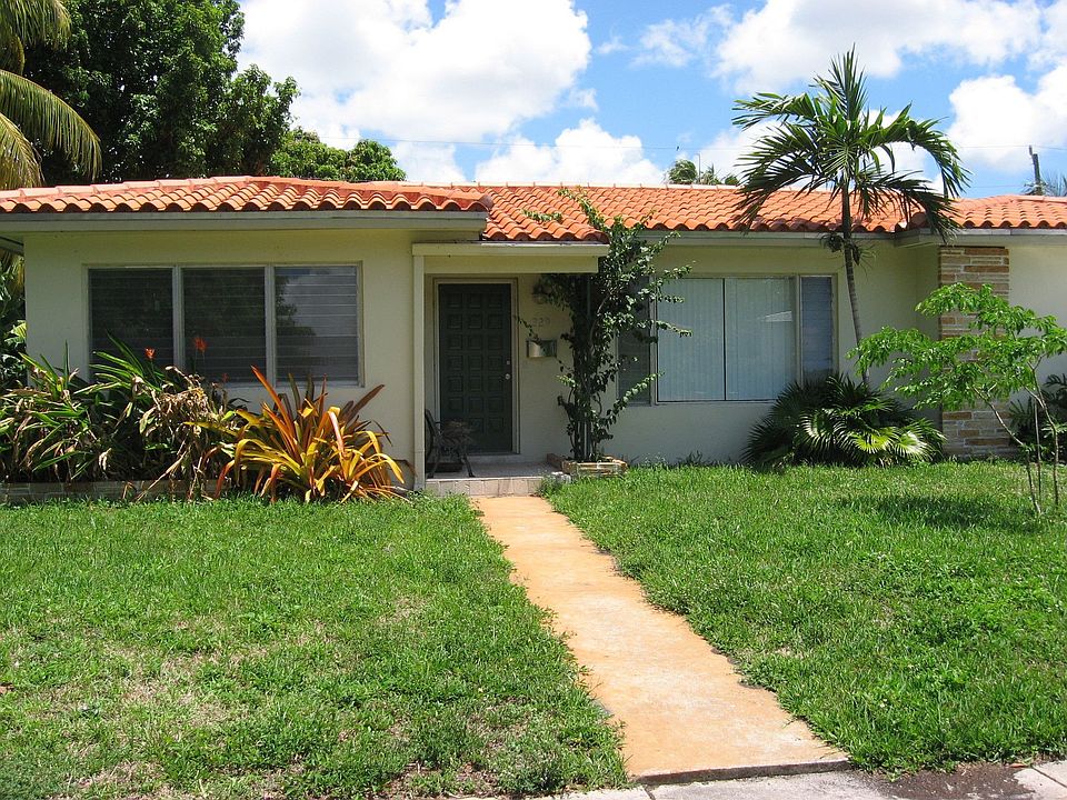 Front yard & entrance