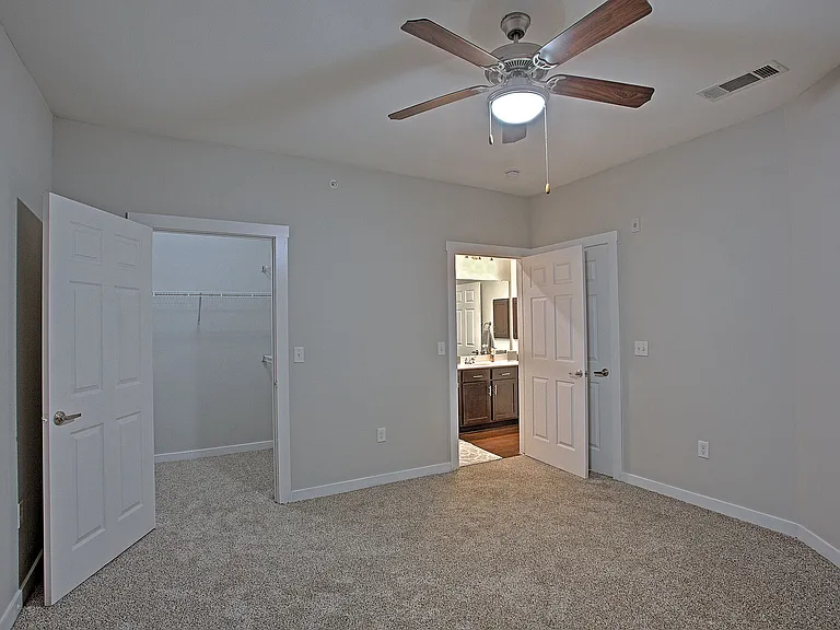 4000 Hulen Apartments — Photo 16