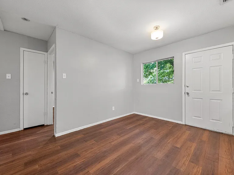 2311 Peppertree Ct — Photo 4