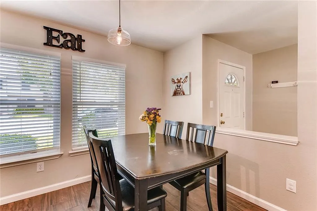 3 bed, 2.0 bath, 1412 sqft, $2,250 — Photo 3