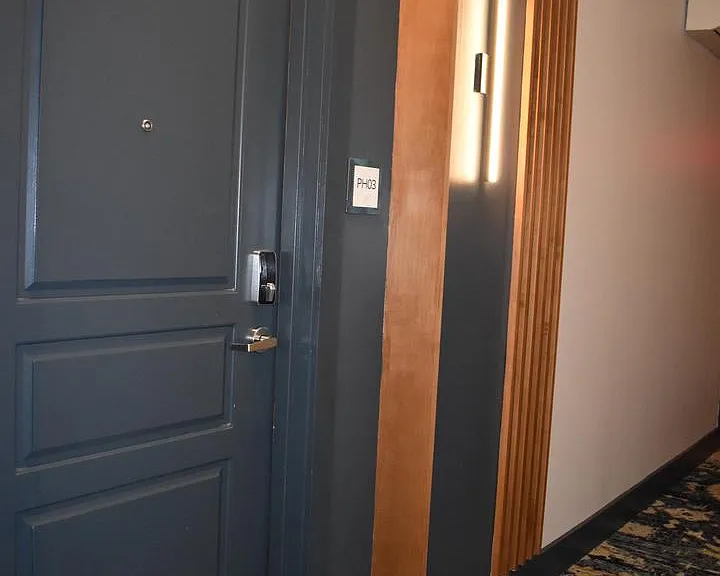 6803 Cameron #Penthouse 3 — Photo 4