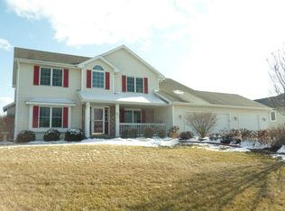 871 W Riverside Dr, Oak Creek, WI 53154