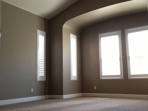 MBr w/"hers/his" closets