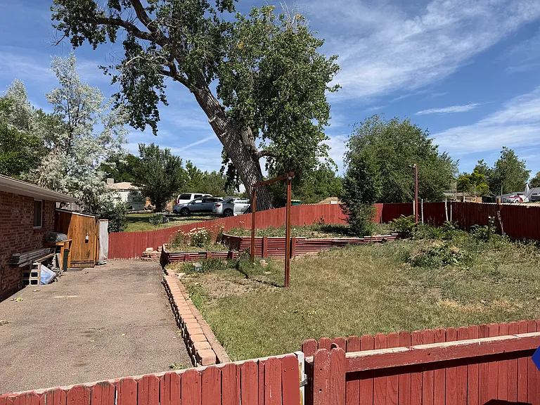 2510 Iris St — Photo 2