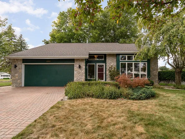 1351 Angela Dr W, Saginaw, MI 48609