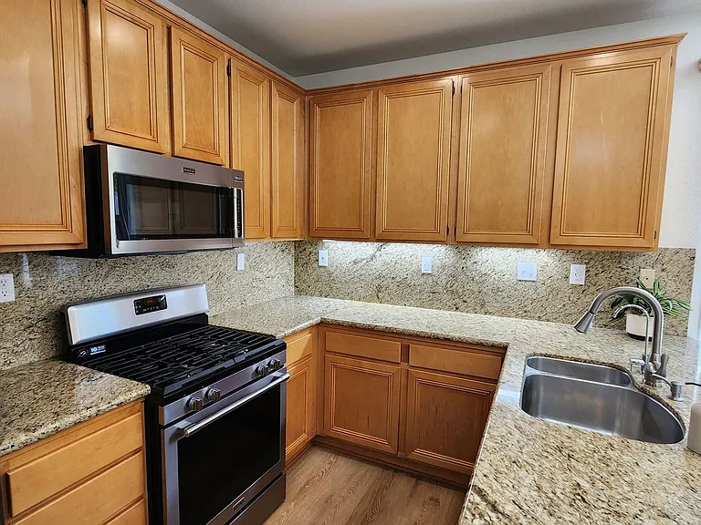 26 Anglesite — Photo 10