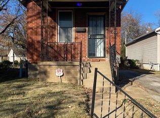 711 Gimblin Rd, Saint Louis, MO 63147