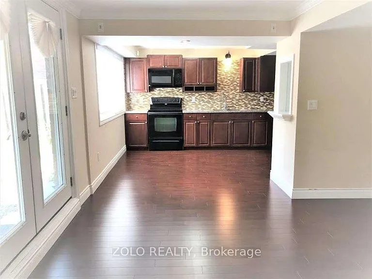 33 Styles Cres — Photo 3