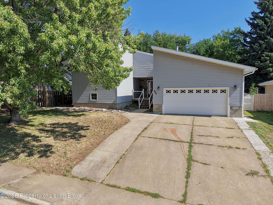 1st image of 968 2nd Ave E
