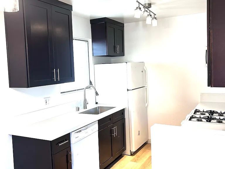1333 N Fuller Ave — Photo 9