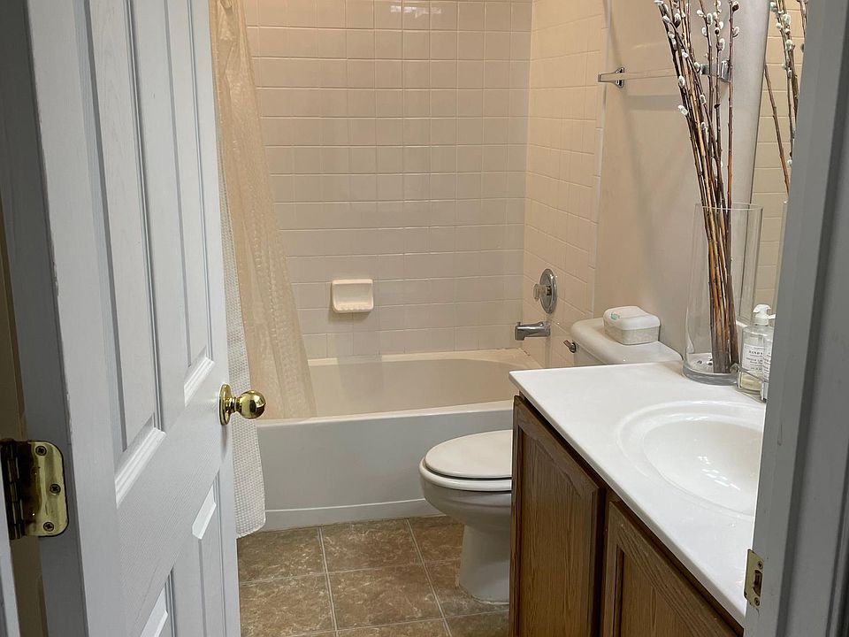 1st Floor Bathroom