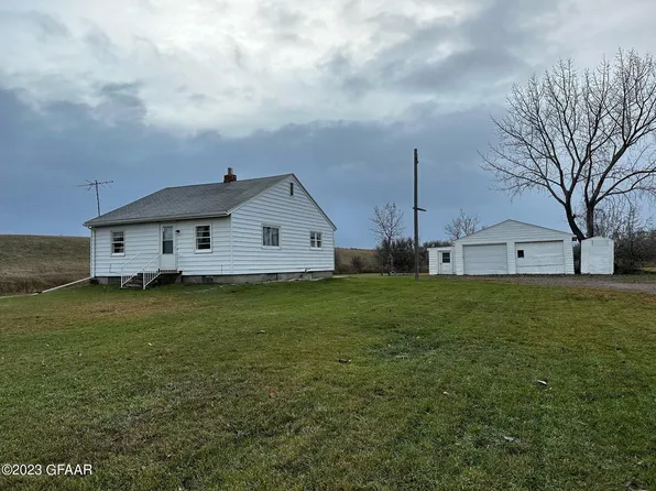 1133 N 83rd St, Grand Forks, ND 58203