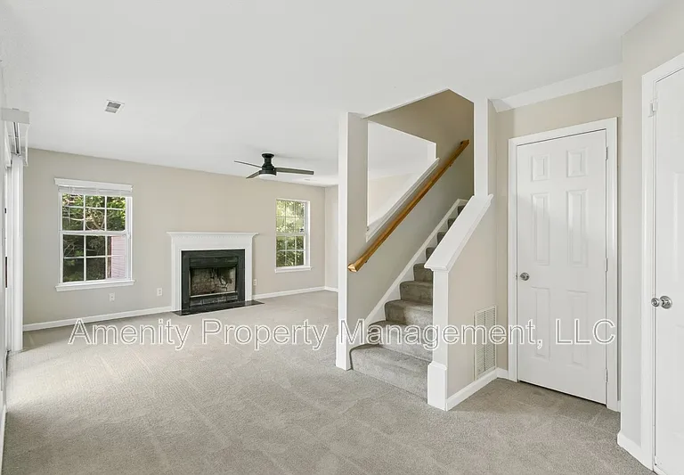 321 Warwick Landing Pkwy — Photo 3