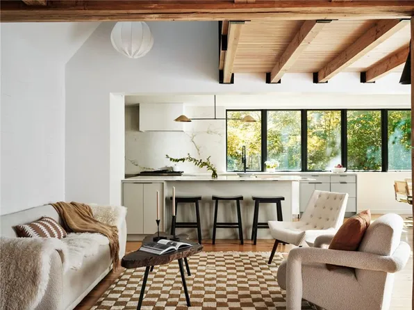 296 Stoney Hollow Rd, Tiverton, RI 02878