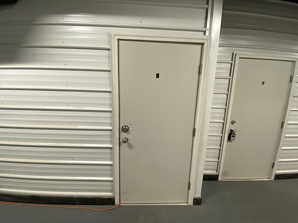 2nd image of 28 Carlisle St #4