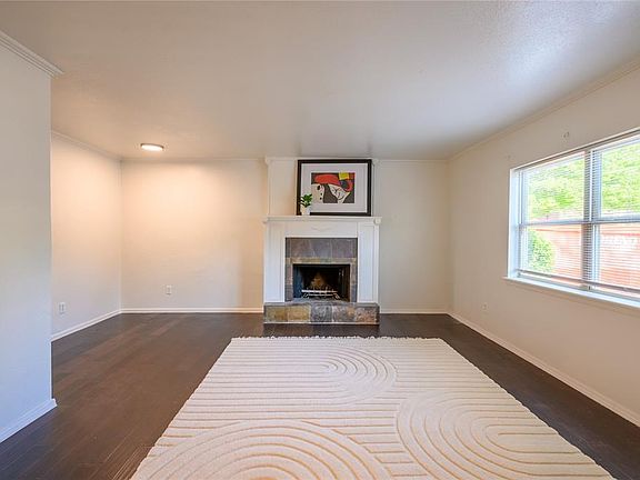 3rd image of 1719 E Lindsey St APT 1