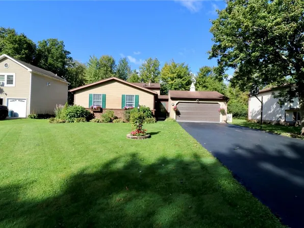 80 Reddick Ln, Rochester, NY 14624