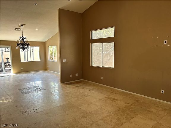 5th image of 235 Collindale St