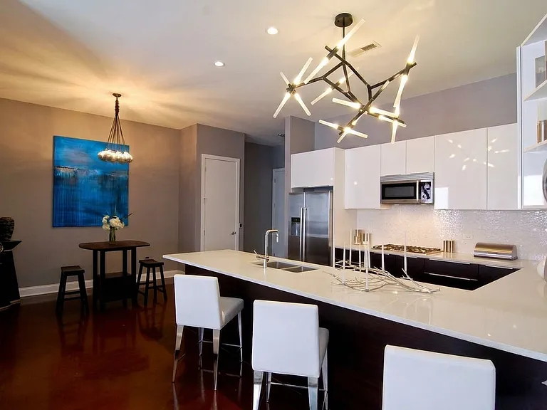 2410 W Bloomingdale Ave #2D — Photo 1