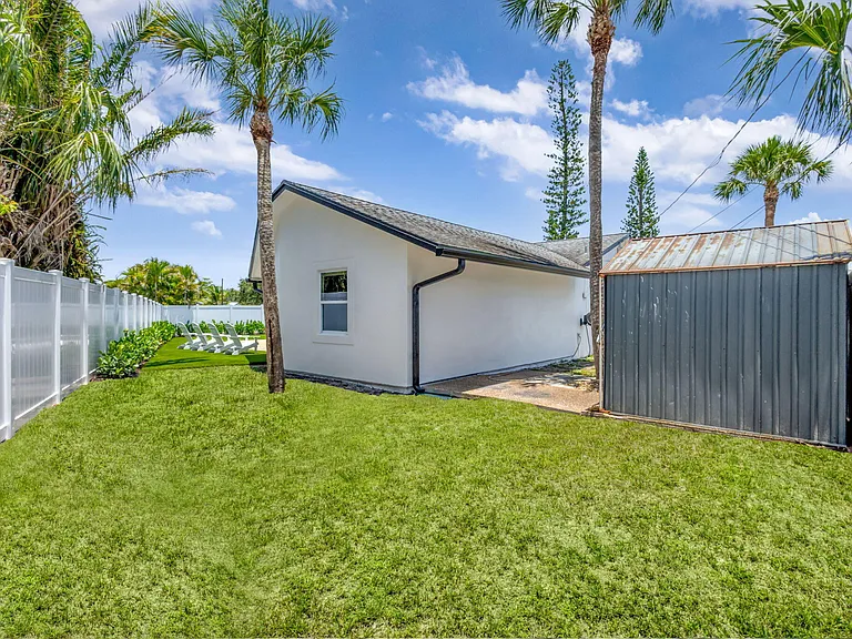 204 W Whitney Dr — Photo 41