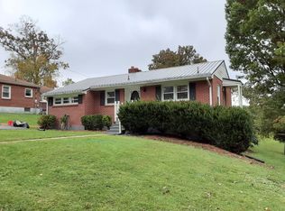 1400 Grove Dr, Pulaski, VA 24301