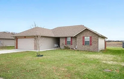 3 bed, 1400 sqft, $1,600 — Photo 1
