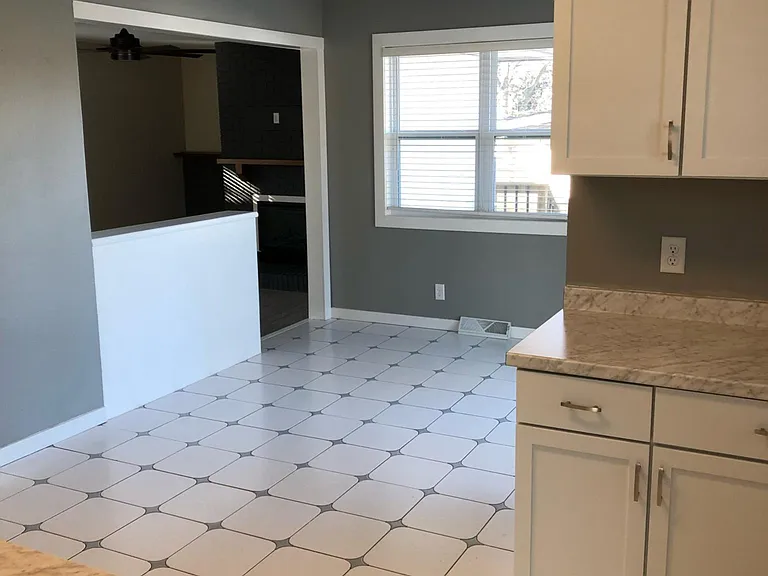 202 SE Park View Dr — Photo 8