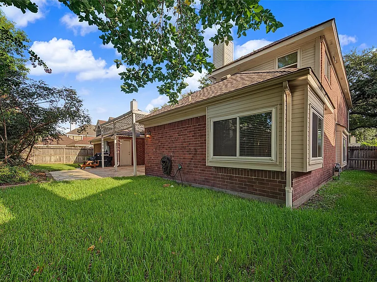 14135 Swallowfield Dr — Photo 43
