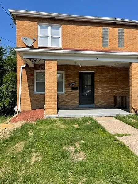 1356 Pointview St photo 1