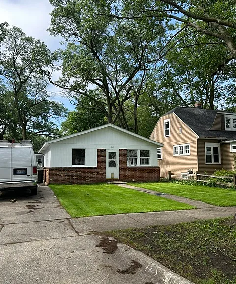 1087 Ada Ave — Photo 1