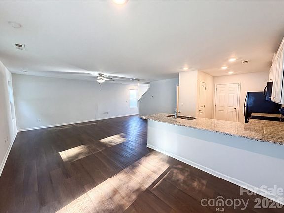 4th image of 330 Waterstone Dr