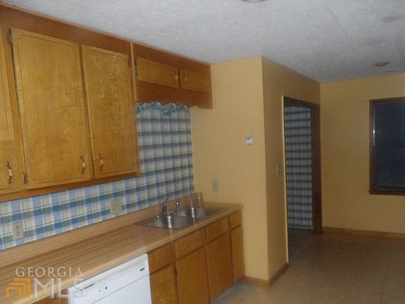 3rd image of 1295 Mountain Dr NE